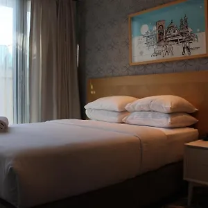 Hotel Four-g